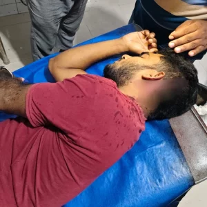 রাজবাড়ীতে সংবাদ সংগ্রহ করায় সাংবাদিকের ওপর অটোরিকশা চালকদের হামলা