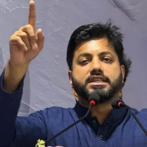 ‘আহ ভাতিজা, আমরাও বসে আছি’