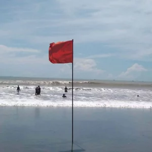 গভীর নিম্নচাপের প্রভাবে উত্তাল সাগর, ৩ নম্বর সতর্ক সংকেত বহাল