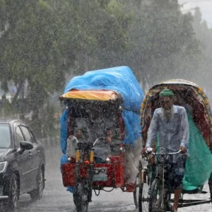 বঙ্গোপসাগরে নিম্নচাপ, দেশজুড়ে ভারী বৃষ্টির আভাস