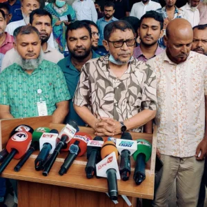হঠাৎ হাসপাতাল স্বাস্থ্যমন্ত্রী, ভ্যাকসিন না দেওয়ার অভিযোগে ব্যবস্থা নেওয়ার নির্দেশ