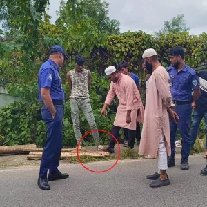 কক্সবাজারে দিনদুপুরে যাত্রীবাহী বাসে ডাকাতি, গুলিবর্ষণ