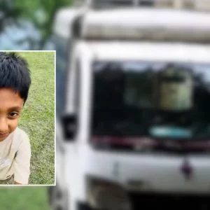 স্কুল ফিডিংয়ের গাড়ি দেখে শিশুর উচ্ছ্বাস থামলো চাকায় পিষে