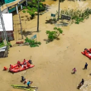 ভারী বর্ষণ ও আকস্মিক বন্যায় আসাম ও কেরালায় ১০০ জনের মৃত্যু