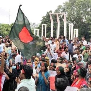 কেন্দ্রীয় শহীদ মিনার: প্রতিবাদী গানে-স্লোগানে শ্রাবণের অগ্নিঝরা বিকাল