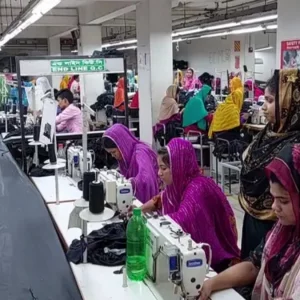 আন্দোলনের উত্তাল পরিস্থিতিতে সারাদেশের সব পোশাক কারখানা বন্ধের ঘোষণা করা হয়