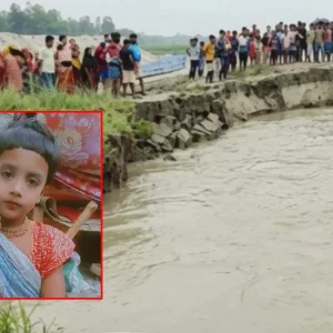 নদীর তীরে খেলতে গিয়ে ধসে পড়লো পাড়, পদ্মায় নিখোঁজ শিশু