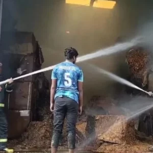 সাভারে তামাকের গুদামে লাগা আগুন ৬ ঘণ্টার চেষ্টায় নিয়ন্ত্রণে