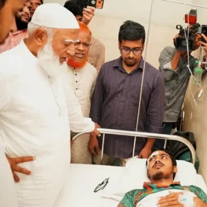 জবির আহত শিক্ষার্থীদের দেখতে হাসপাতালে বিরোধীদলীয় নেতা