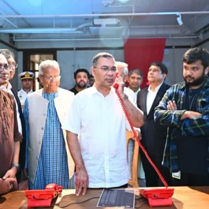লাল টেলিফোনে শেখ হাসিনার কল রেকর্ড শুনলেন প্রধানমন্ত্রী