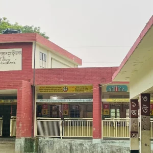 সীমানা প্রাচীর নেই, নিরাপত্তাহীনতায় চলছে প্রাথমিক বিদ্যালয়