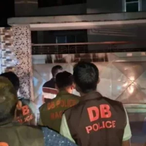 সাকিব আল হাসানের মাগুরার বাড়িতে পেট্রোল বোমা হামলা, ভাঙচুর