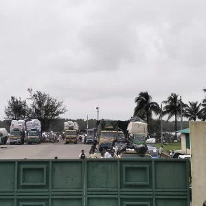 দীর্ঘ স্থবিরতা কাটিয়ে টেকনাফ স্থলবন্দরে ফিরেছে কর্মচাঞ্চল্য