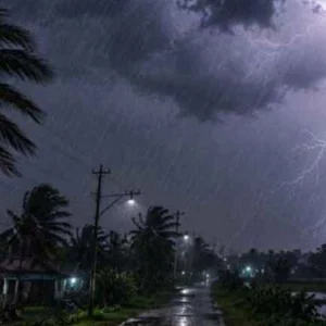 দেশের ৭ অঞ্চলে ঝড়সহ বজ্রবৃষ্টির আভাস, নদীবন্দরে সতর্কতা