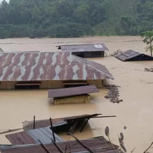 ভারি বৃষ্টির সতর্কবার্তা, ১০ জেলায় বন্যার শঙ্কা