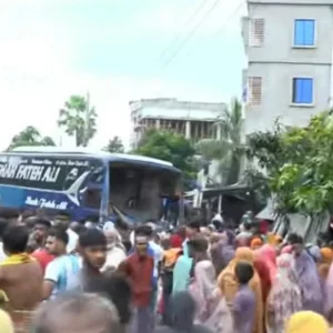 বগুড়ায় বাসচাপায় নিহত ৬, আহত অনেকে