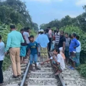 স্বামীকে ছেড়ে প্রেমিককে নিয়ে ট্রেনের নিচে তরুণী ঝাঁপ