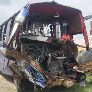 সিরাজগঞ্জে ট্রাকের ধাক্কায় বাসচালকসহ নিহত ২, আহত ৮