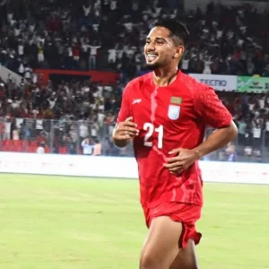 বিমানের যান্ত্রিক ত্রুটিতে ইতালিতে আটকা পড়েছেন বাংলাদেশের ফুটবলার
