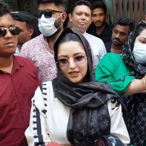 জেরার সময় ১২টা কিন্তু পরীমনি এলেন আড়াইটায়, সাক্ষ্যগ্রহণ পেছালেন আদালত
