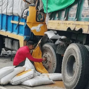 বগুড়ায় দাঁড়িয়ে থাকা ট্রাকে আরেক ট্রাকের ধাক্কা, নিহত ২