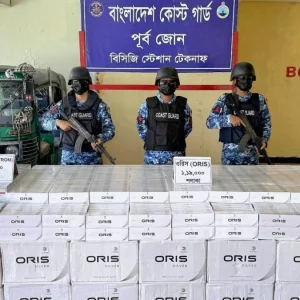 কক্সবাজারে পৌনে ২৩ লাখ টাকার সিগারেট ফেলে পালালো চোরাকারবারি