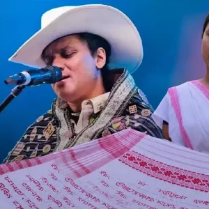 জুবিনের শ্রদ্ধায় ২৫ ফুট গামছায় বোনা হলো গান