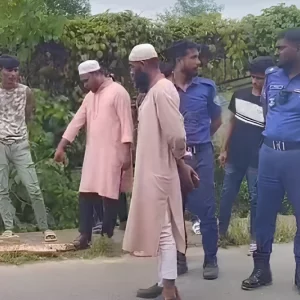 বাস থামিয়ে ৫৭ লাখ টাকা লুট, মূল পরিকল্পনাকারী এক নারী