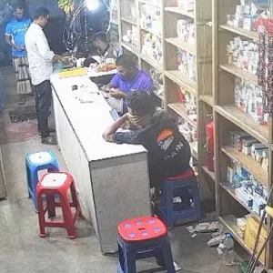 দোকানির মোবাইল চুরি করলেন এসআই, সিসিক্যামেরায় খেলেন ধরা