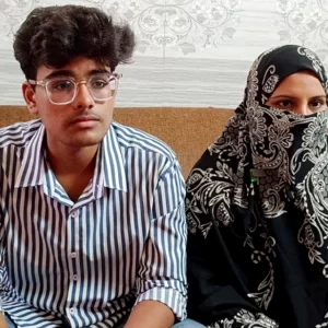 ১৭ বছর পর পড়াশোনায় ফিরে ছেলের সঙ্গে মা পেলেন জিপিএ-৫
