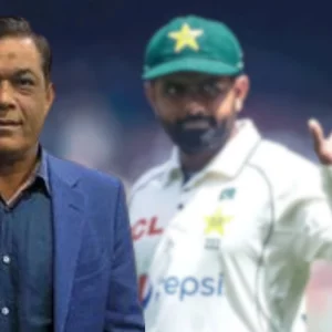 সাংবাদিক থেকে বাবর আজমকে দূরে রাখার পরামর্শ রশিদ লতিফের