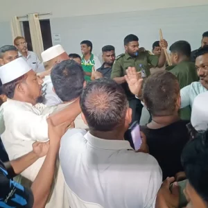 হাসপাতালে এমপির সামনেই বিএনপি-জামায়াতের হাতাহাতি