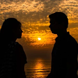 প্রথম দেখায় প্রেম কেন হয়, তা টেকে কি?