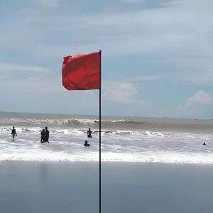 বঙ্গোপসাগরে লঘুচাপ, সমুদ্রবন্দরে ৩ নম্বর সতর্কতা