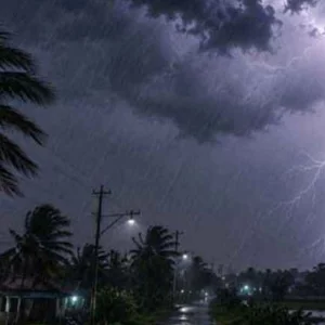 দুপুরের মধ্যে ঝোড়ো হাওয়াসহ বজ্রবৃষ্টির আশঙ্কা
