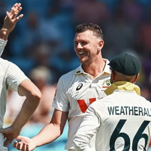 চা বিরতির পর হঠাৎ ব্যাটিং ধসের মুখে বাংলাদেশ
