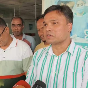সাবেক ছাত্রদল নেতাকে থাপ্পড় মারা সেই ইউএনওকে বদলি, বললেন ‘সরি’