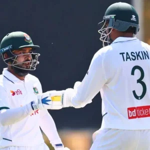 অস্ট্রেলিয়ায় বাংলাদেশের দাপট: ২১৯ রানের লিড নিয়ে মধ্যাহ্নভোজে মিরাজরা
