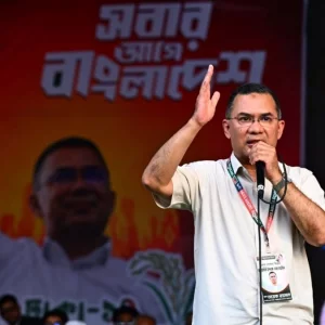 পেছনে বসে ফ্যানের বাতাস খাচ্ছে আর সামনে বলছে ‘বিদ্যুৎ চাই-বিদ্যুৎ চাই’: প্রধানমন্ত্রী