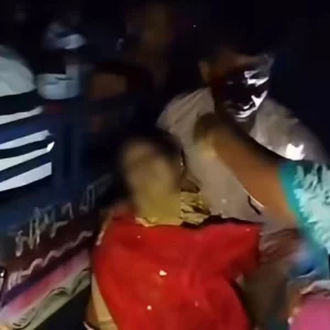 প্রথম বিবাহবার্ষিকীতে বাবার বাড়িতে যাচ্ছিলেন গৃহবধূ, পথে বেপরোয়া ট্রাকের চাপায় মৃত্যু