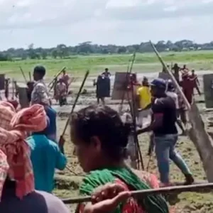 নেত্রকোনায় পূর্বশত্রুতার জেরে দুপক্ষের সংঘর্ষে নারীসহ আহত ৩০