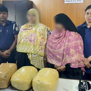 চাঁদপুর লঞ্চঘাট থেকে ৯ কেজি গাঁজাসহ দুই নারী আটক