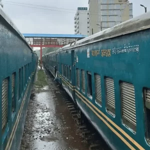 বৃষ্টিতে রেললাইন ডুবে আটকে পড়ে চবির শাটল ট্রেন, শিক্ষার্থীদের ভোগান্তি
