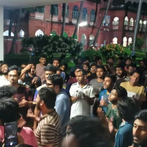 শিক্ষার্থীকে আটকে রেখে ভয়ভীতি দেখানোর অভিযোগ প্রাধ্যক্ষের বিরুদ্ধে, বিক্ষোভ