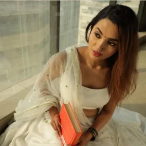 এক মাস পর নিজের আইডি থেকেই এলো অভিনেত্রীর মৃত্যুর খবর