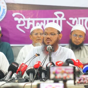 দলীয় অনুষ্ঠানে নারী সাংবাদিকদের পর্দা করে আসতে হবে: চরমোনাই পীর