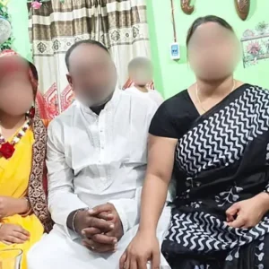 শ্যালিকাকে বিয়ে, মুখে চুনকালি মাখিয়ে যুবক ও তার দুই স্ত্রীকে গ্রামছাড়া