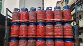 ৫৩ টাকা বেড়ে এলপি গ্যাসের দাম ১৩০৬