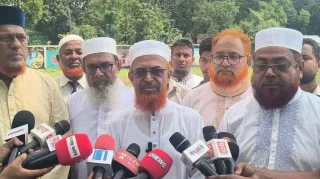 রংপুর জিলা স্কুল মাঠ পরিদর্শন শেষে সাংবাদিকদের সঙ্গে আলাপকালে জামায়াতে ইসলামীর সহকারী সেক্রেটারি জেনারেল মাওলানা আব্দুল হালিম। ছবি: সংগৃহীত