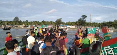 ডজনাধিক ট্রলারে ফিরছেন সেন্টমার্টিনে আটকা পর্যটকরা